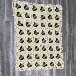 Handmade Crochet Blanket Throw Yellow Green Fan Shape Scalloped Edges 66x46